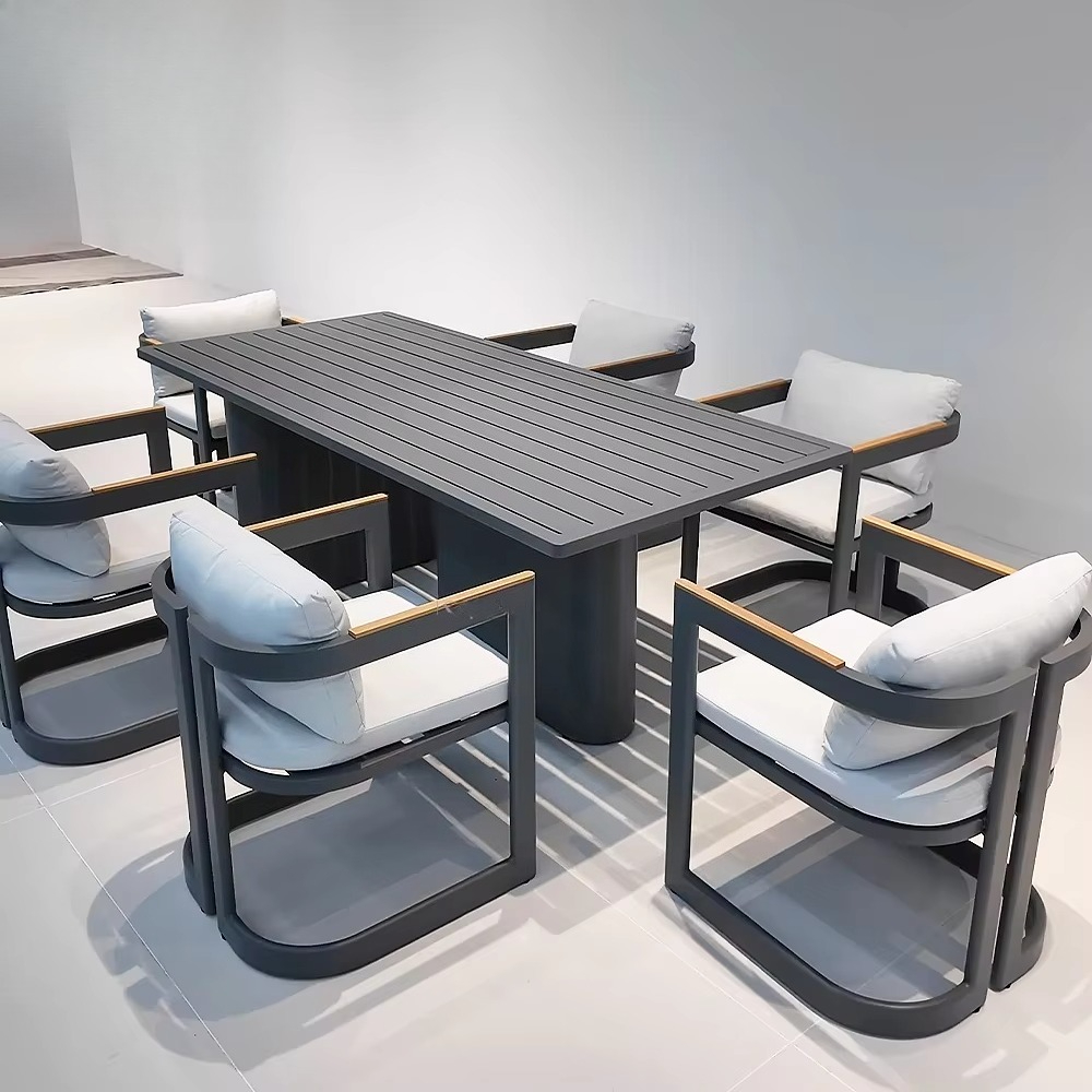 Bistro Table Set - 現代的な6人掛け屋外ダイニングテーブルビストロチェアセット、モダンスタイルのアルミとチーク材のテーブルと椅子、ホテルプロジェクト向け